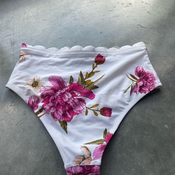Women’s Cupshe XS Floral Bathing Suit Bottoms - Picture 3 of 6